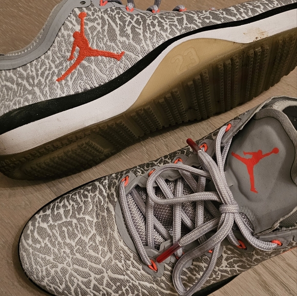 Air Jordan - Picture 3 of 4